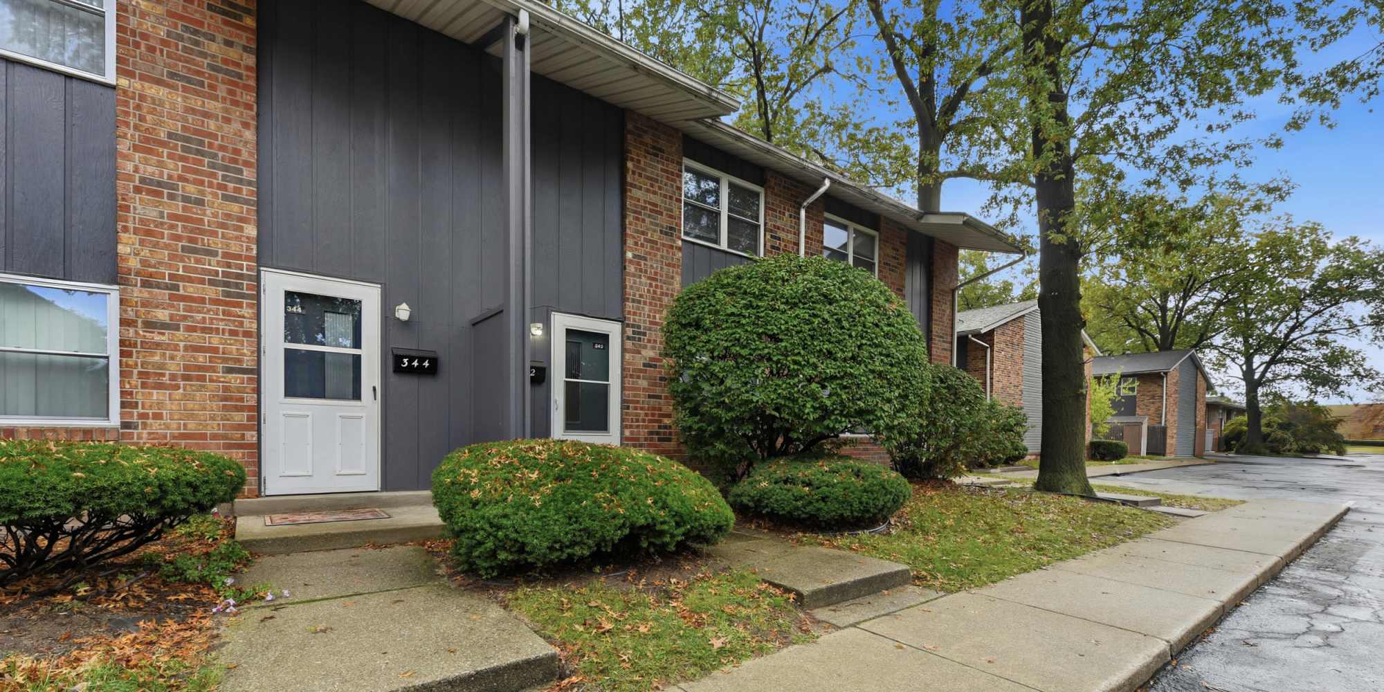 Lush trees and greenery at The Reserve at Pin Oak Manor Apartments in Mishawaka, Indiana.