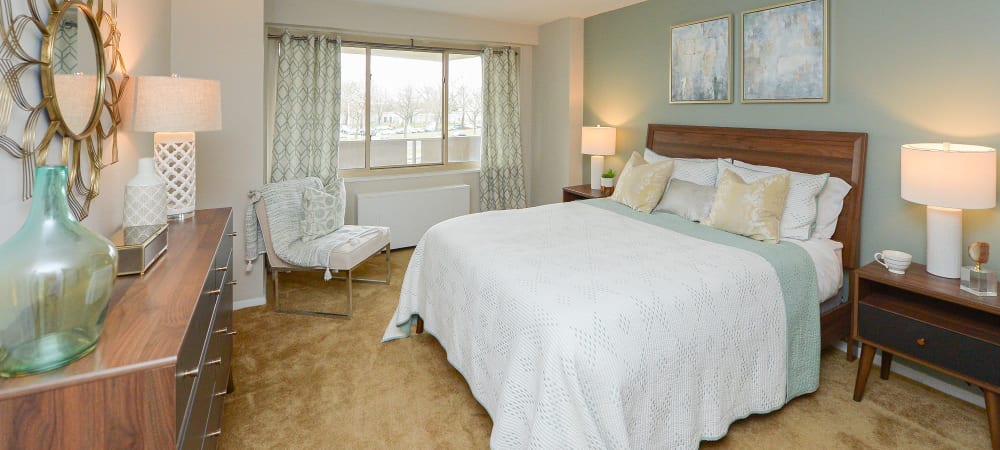 Two bedroom virtual tour at Towers of Windsor Park Apartment Homes in Cherry Hill, New Jersey