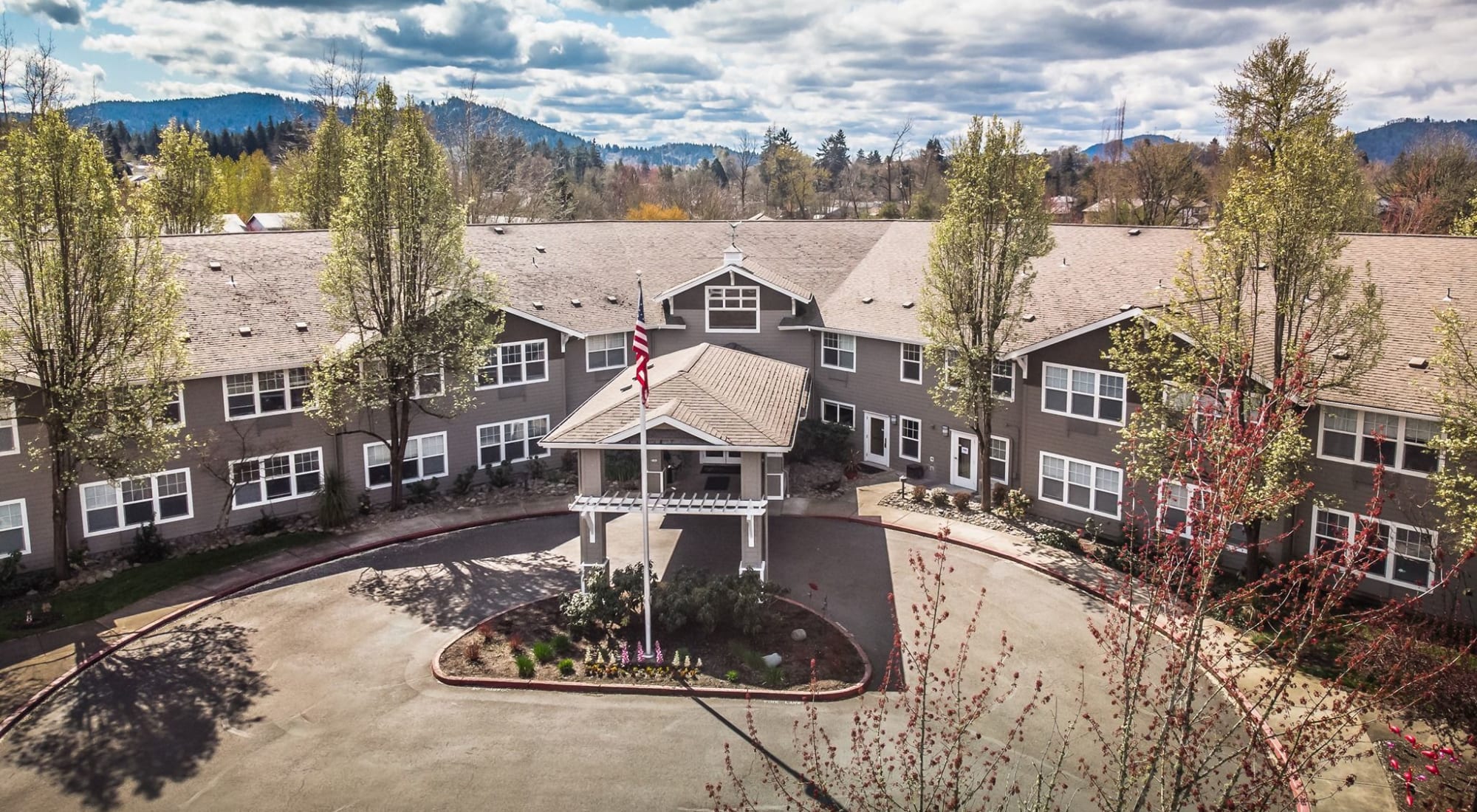Exterior of Woodside Senior Living in Springfield, Oregon