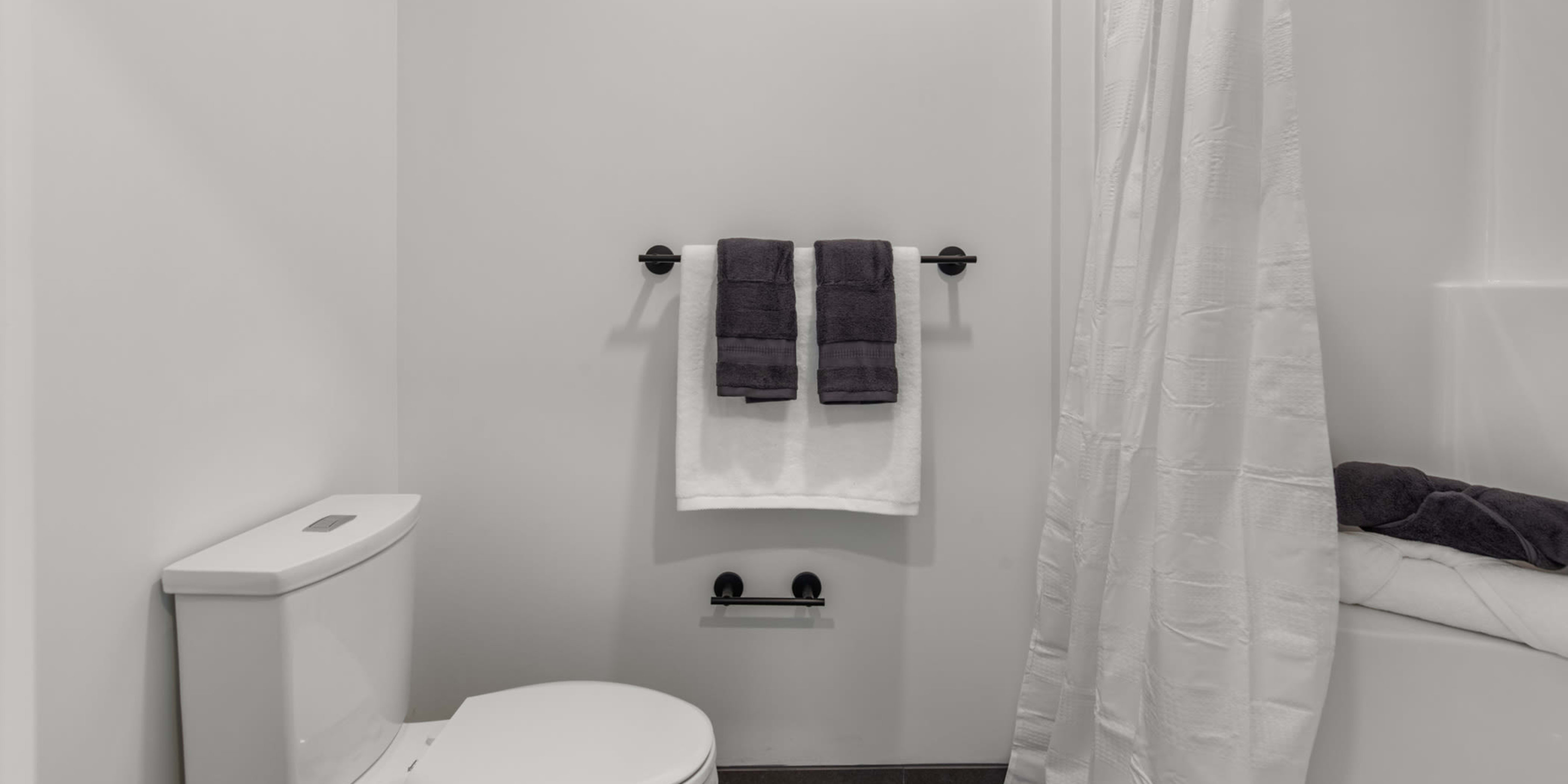 Studios in Nashville, TN - Rutledge Flats - Bathroom with a Toilet, Shower and Towels