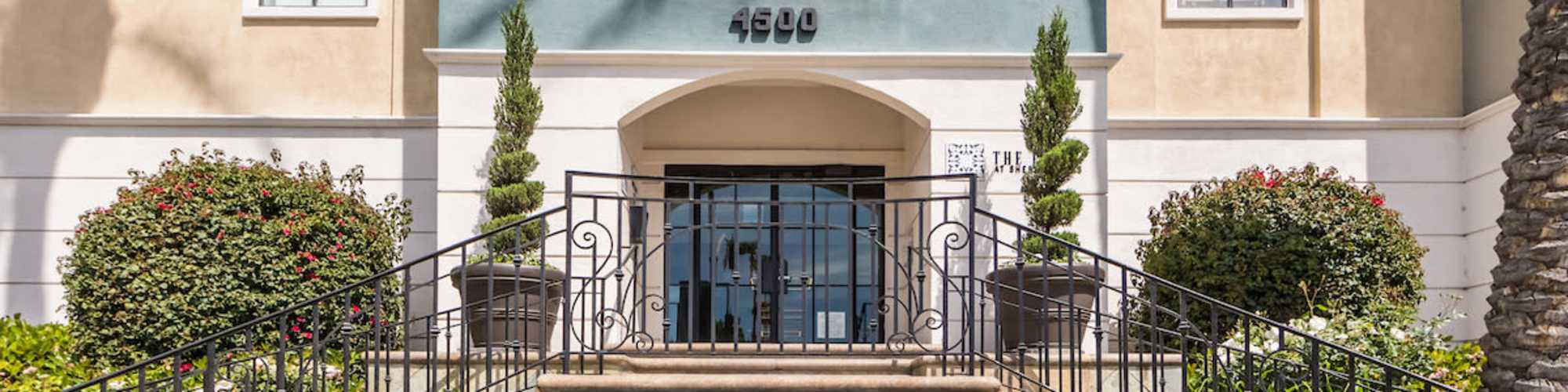 Neighborhood | Plaza at Sherman Oaks in Sherman Oaks, California