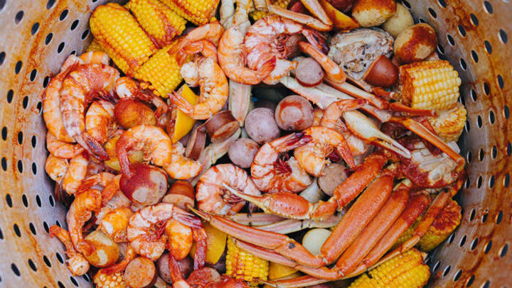 Delicious crawfish dishes from the restaurants near {{location_name}}, {{location_city}}, {{location_state_name}}