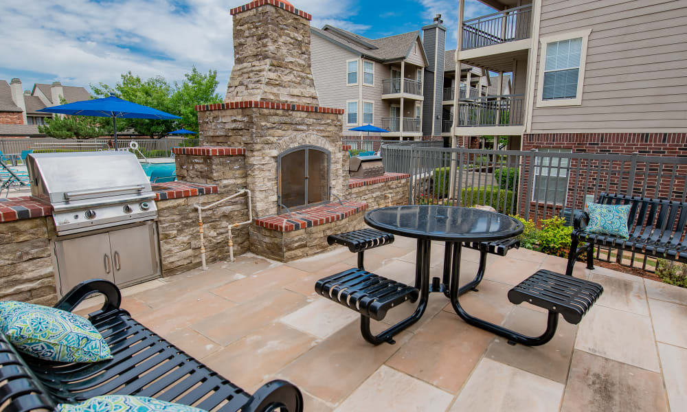 Resident outdoor grill and chill area at Crown Pointe Apartments in Oklahoma City, Oklahoma