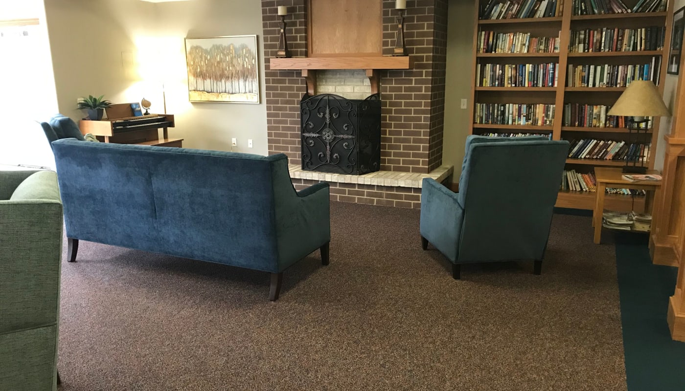 Fireside seating at Prairie Hills Senior Living in Des Moines, Iowa.