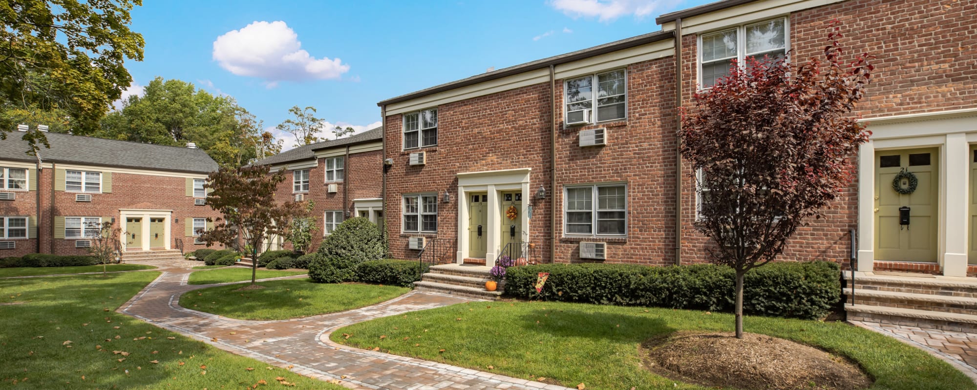 Schedule a tour to see General Wayne Townhomes and Ridgedale Gardens in Madison, New Jersey
