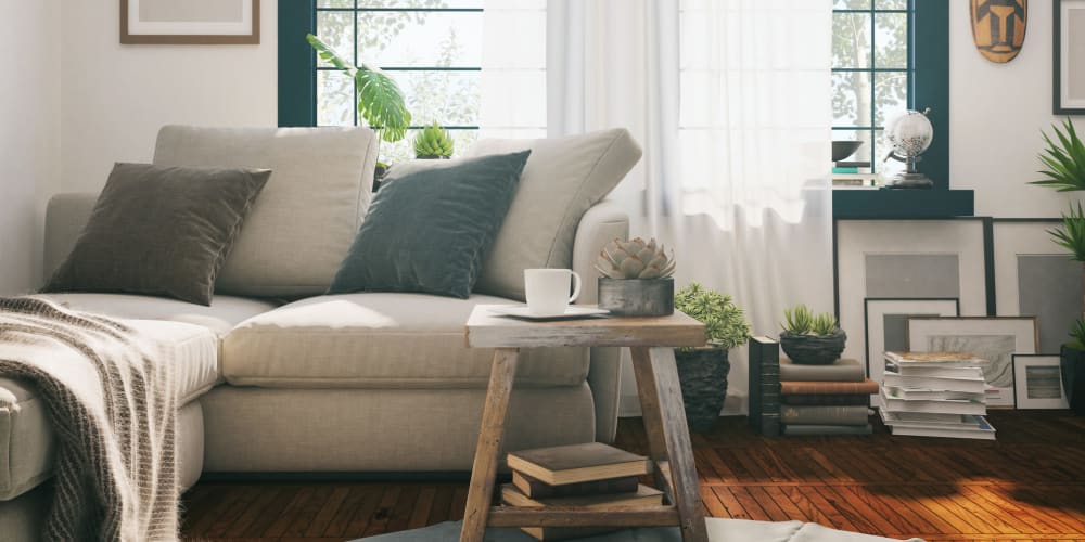 A cozy living room at Mission University Pines in Durham, North Carolina