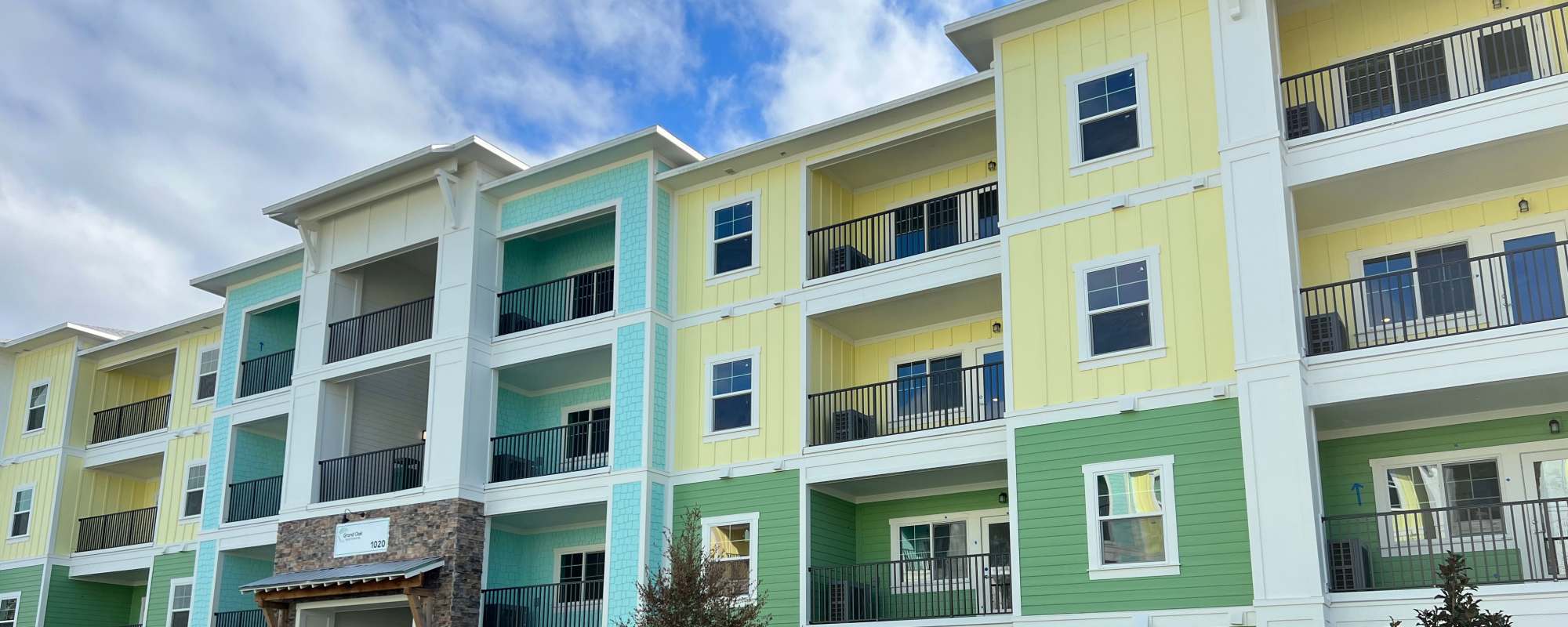 Apartments in Largo, Florida at Grand Oak Apartments