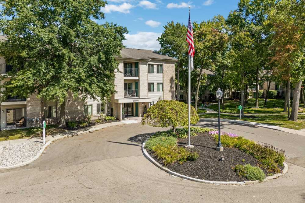 Exterior with Beautiful Landscaping at Farmington Oaks Apartments in Farmington, Michigan