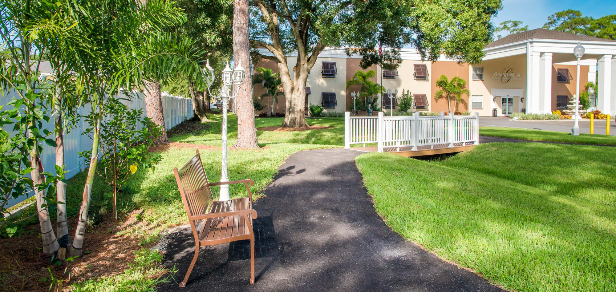 Senior living at Grand Villa of Pinellas Park in Florida