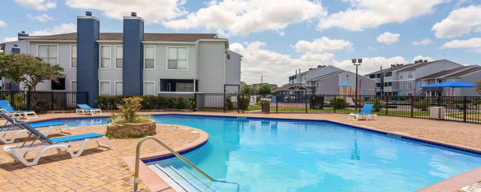 Apartments at El Sol Del Rio in Houston, Texas