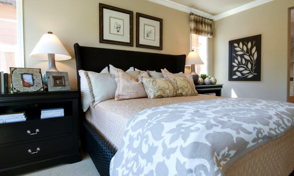A comfortable bed at Rosewood Estates in Cobourg, Ontario