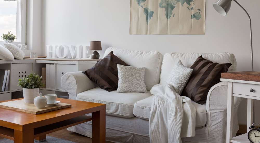 Living room with cozy couch at Willow Tree Apartments in Lebanon, Tennessee