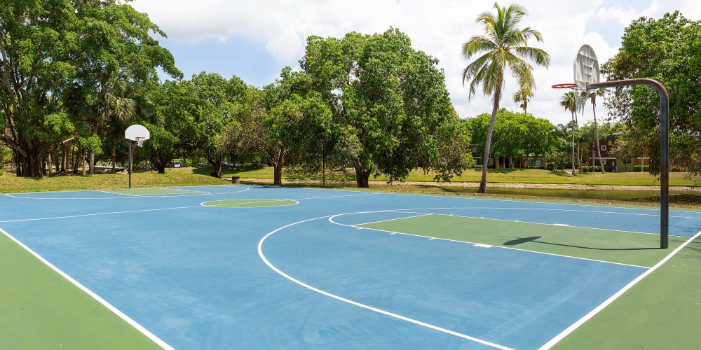 Basketball court at Club Mira Lago Apartments in Coral Springs, Florida