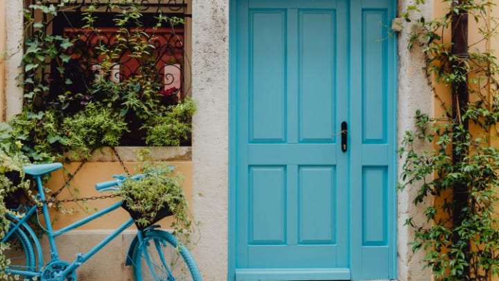 Cute blue door at {{location_name}} in {{location_city}}, {{location_state_name}}
