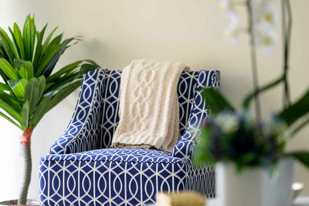 Living room with an armchair and an indoor plant at Windsor Court and Tower in Silver Spring, Maryland