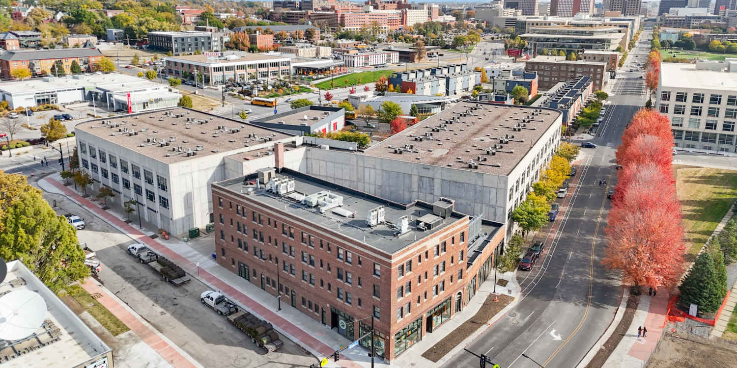 Aerial view of modern apartment buildings near Gateway Lofts in Des Moines, Iowa