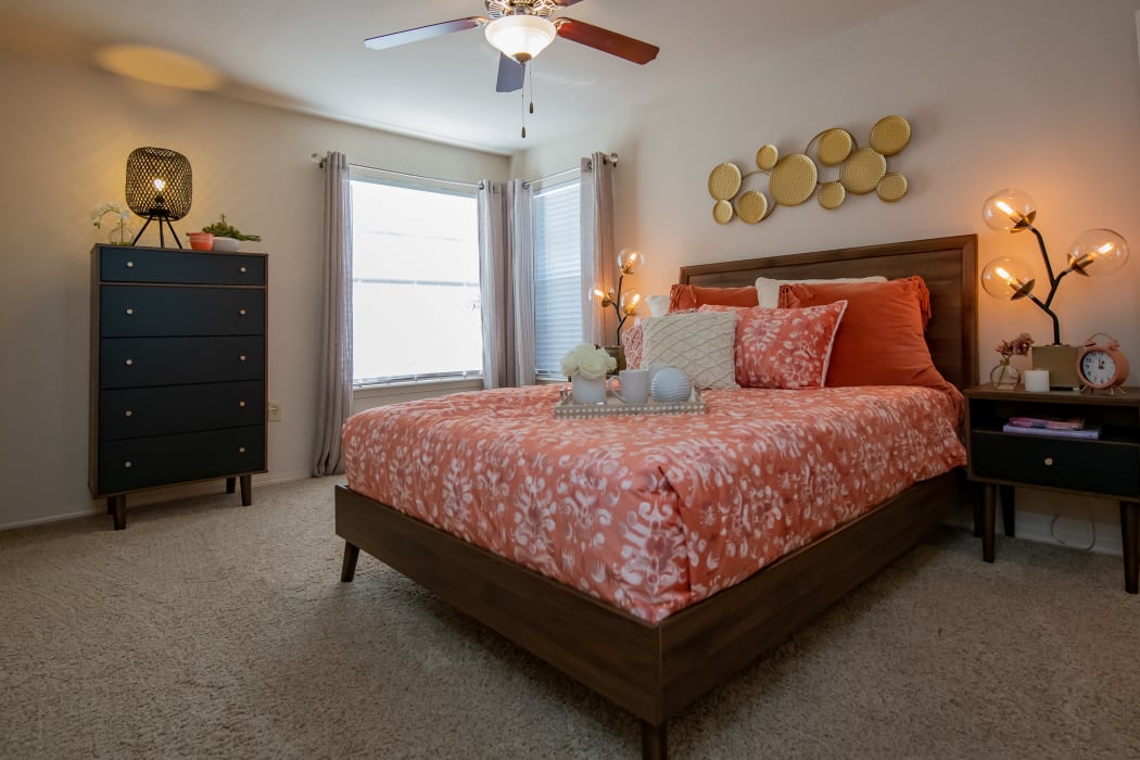1 & 2 Bedroom Apartments in Tulsa | Nickel Creek Apartments