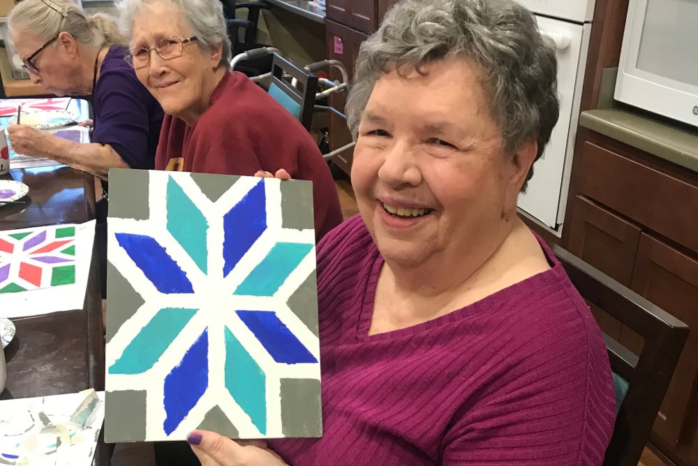 Residents enjoying an arts and crafts class at Edencrest at Siena Hills in Ankeny, Iowa