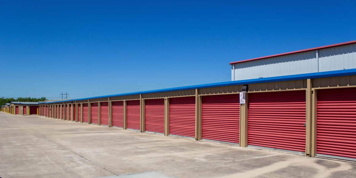 Units at Avid Storage in Alvin, Texas
