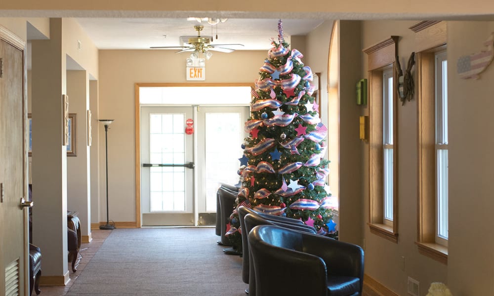 A decorated Christmas tree Clearview Lantern Suites in Warren, Ohio