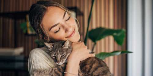Resident embracing her cat in her arms at Hunters Run in Middleburg, Florida