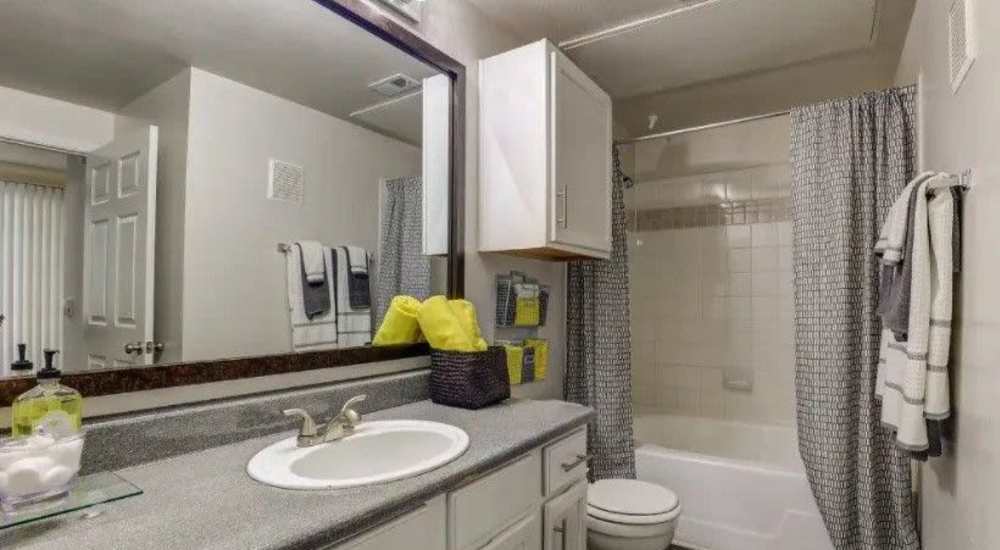 Bathroom with bathtub at Reeves and Wells in Dallas, Texas
