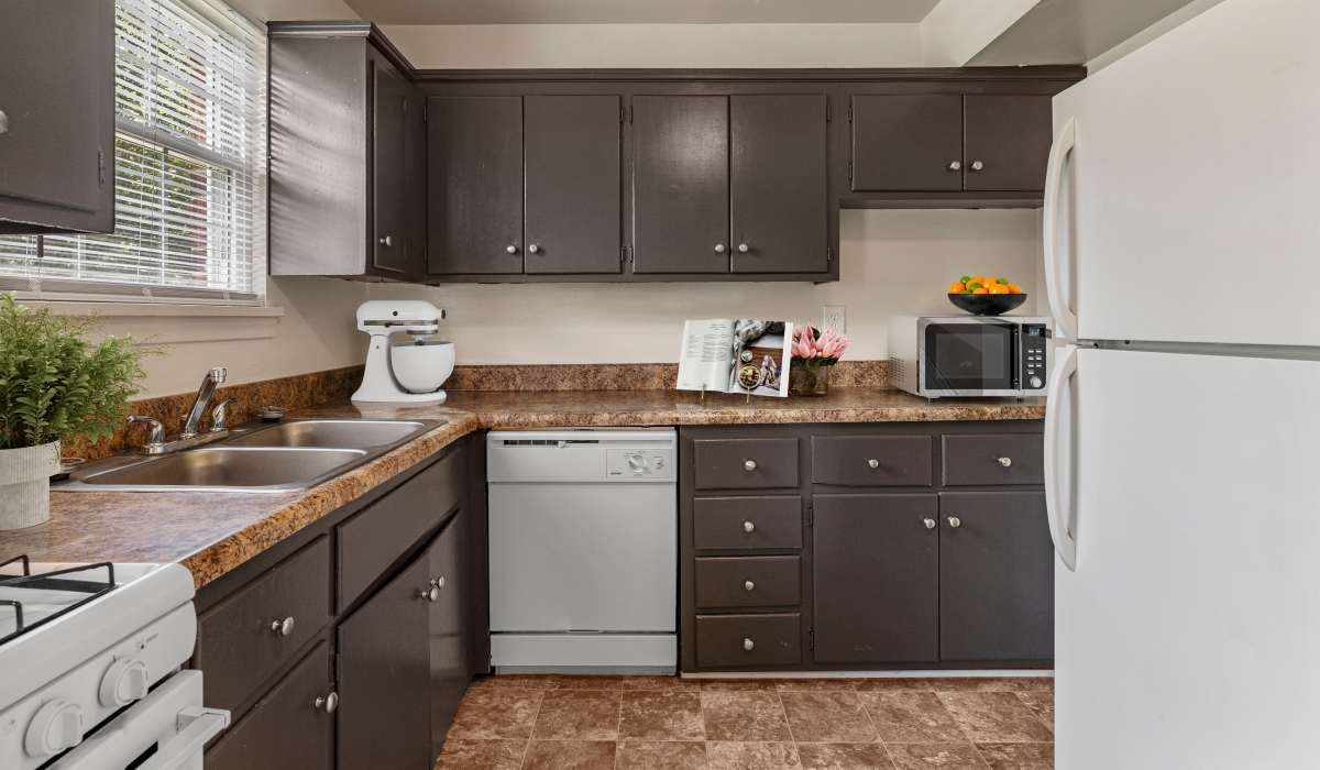 kitchen with dark cabinets at Landmark at Tuckahoe in Henrico, Virginia