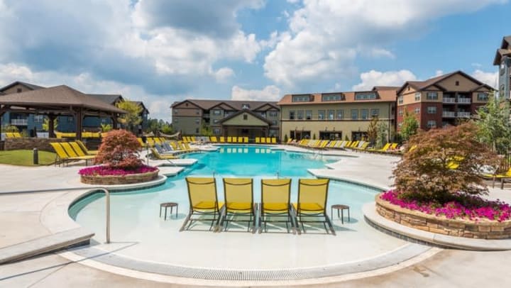 resort style swimming pool