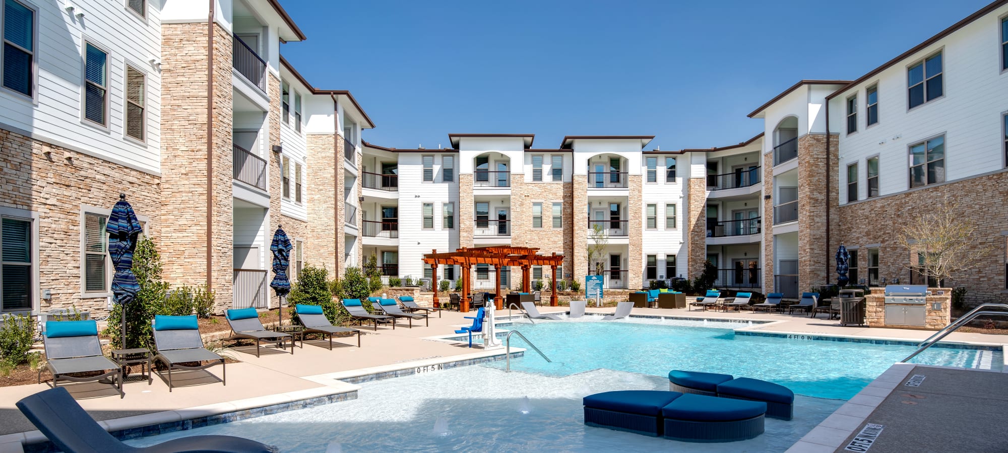 Resort style pool at Bellrock Upper North in Haltom City, Texas