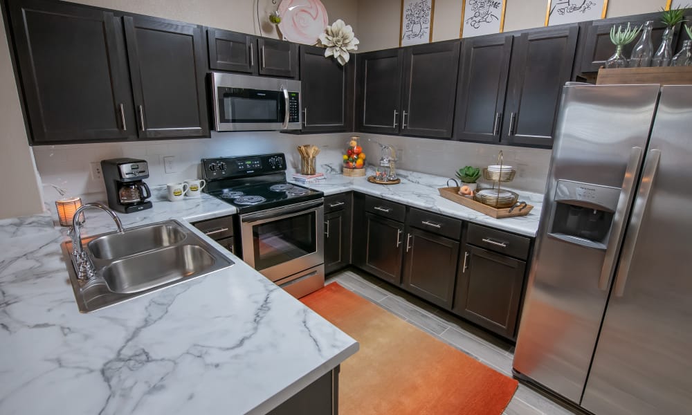 Spacious kitchen with granite counters at Stonehorse Crossing Apartments in Oklahoma City, Oklahoma