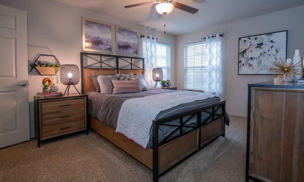 Double windows in bedroom at Cascata Apartments in Tulsa, Oklahoma