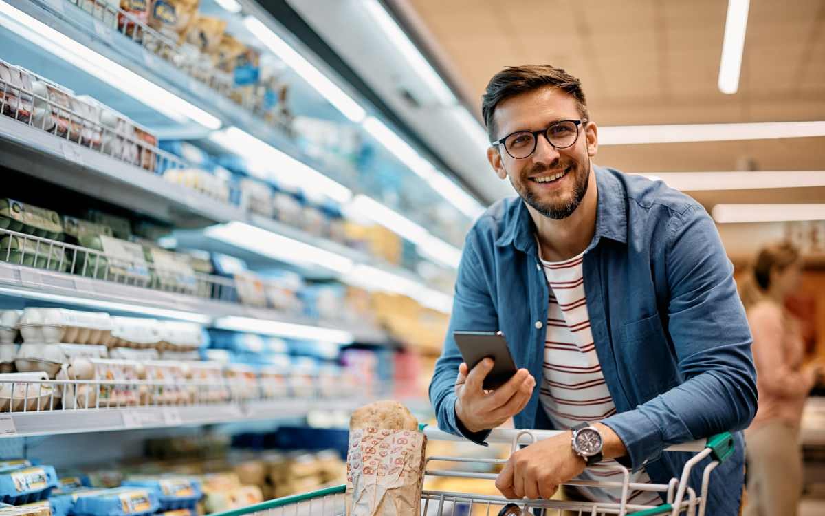 Resident shopping for groceries near Woodmere Trace in Norfolk, Virginia