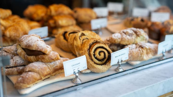 Fresh baked items displayed in a bakery | bakeries in Katy