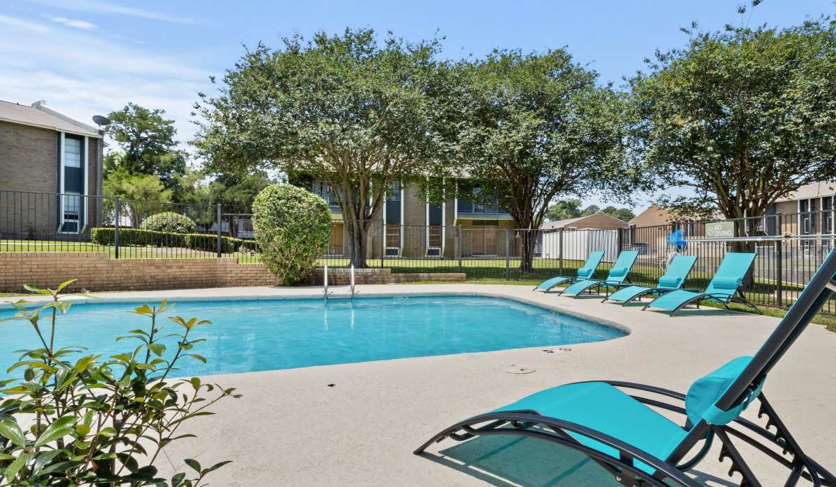 Residents having fun in the pool at Santa Rosa in Lafayette, Louisiana