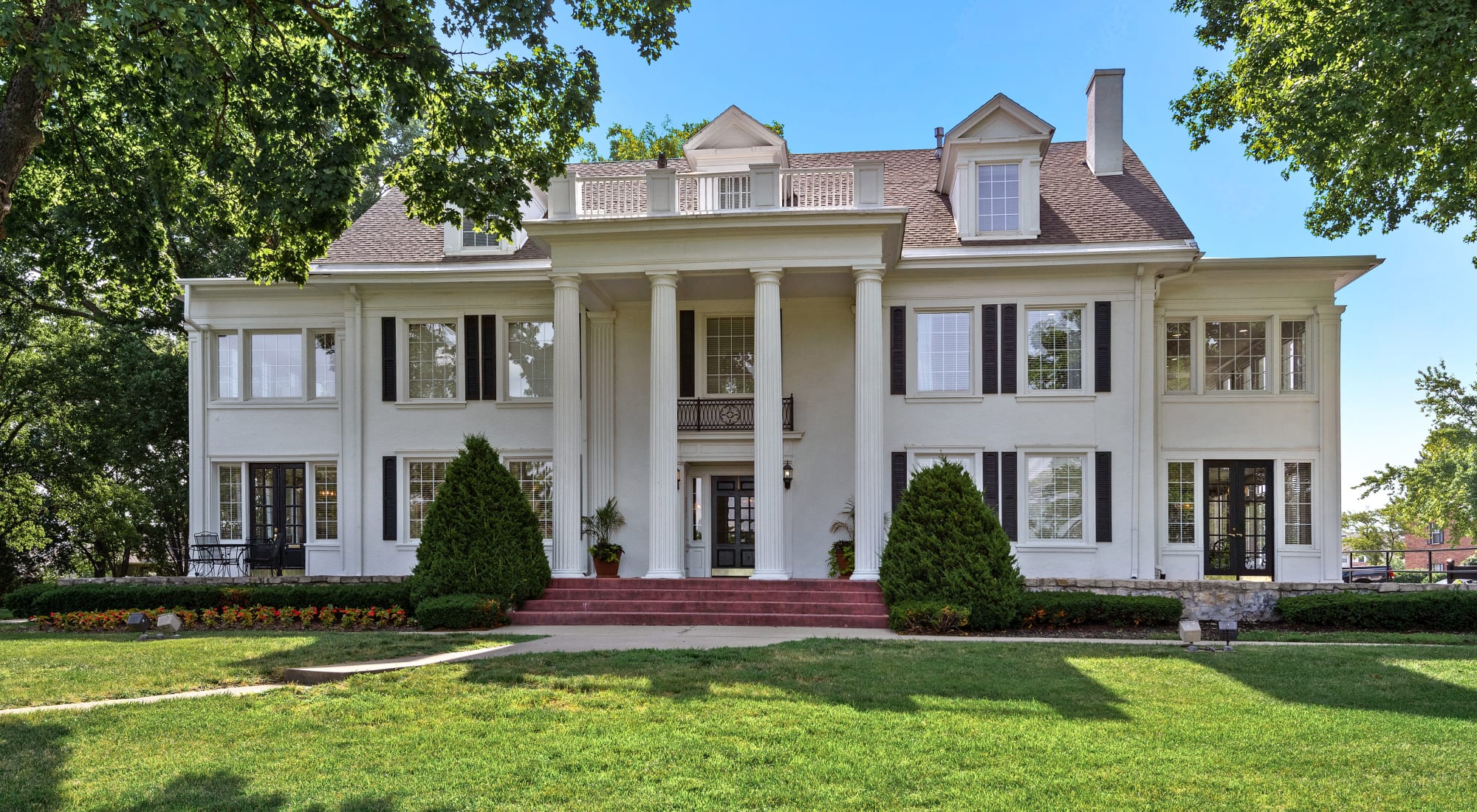 Apply to live at The Mansion in Independence, Missouri
