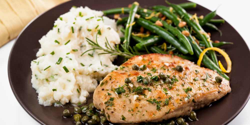 mashed potatoes, fish, and green beans at Glenncrest at Siegen in Baton Rouge, Louisiana