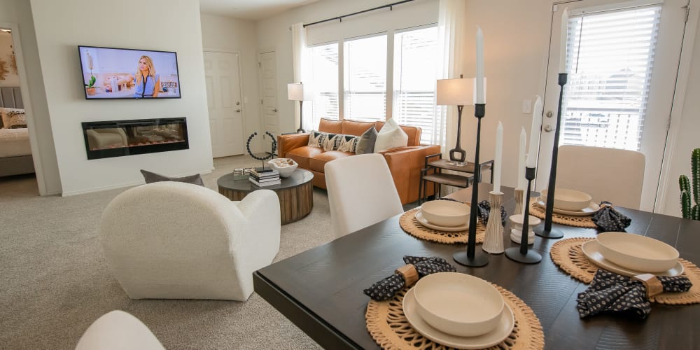 Very spacious carpeted living room at Artisan Crossing in Norman, Oklahoma