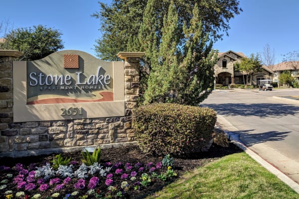 Apartment with garage at Stone Lake Apartments in Grand Prairie, Texas