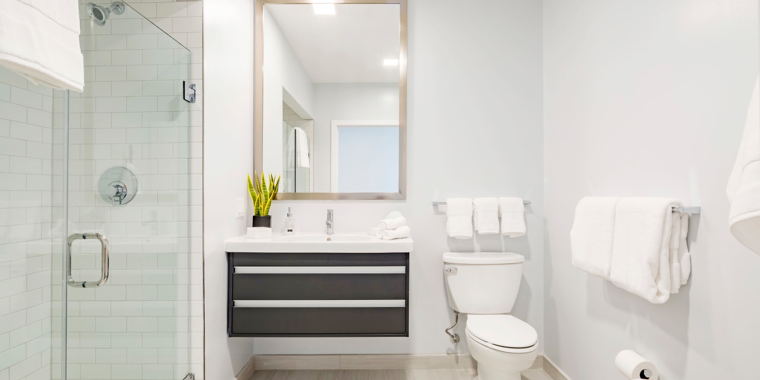 AdMo Heights offers a bathroom in Washington, District of Columbia