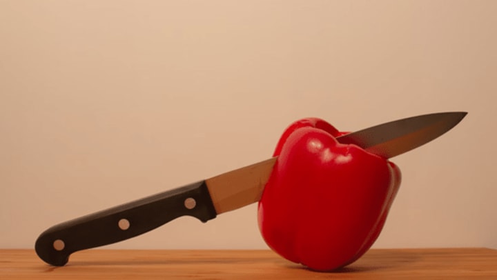 Knife cutting a pepper | Unsplash