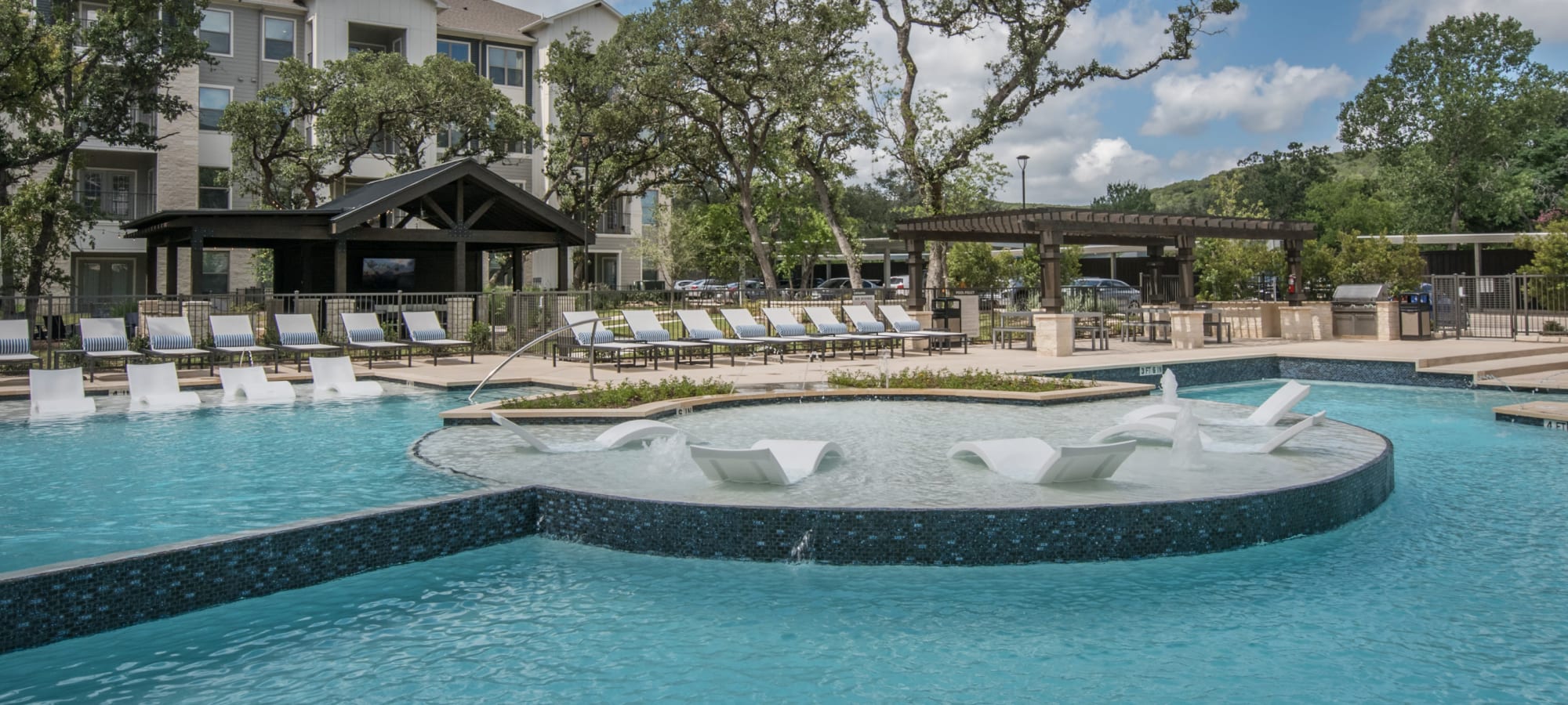 Apply to live at Marquis Dominion in San Antonio, Texas