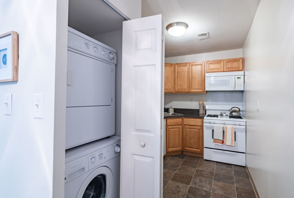 Country Village Apartment Homes in Dover, Delaware offers apartments with a washer/dryer