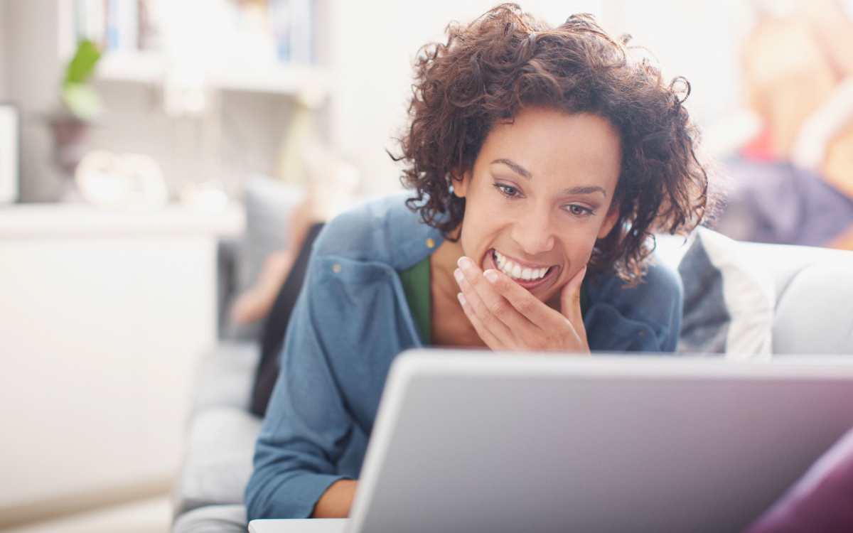 Future resident applying at The Grove at Oakbrook in Summerville, South Carolina