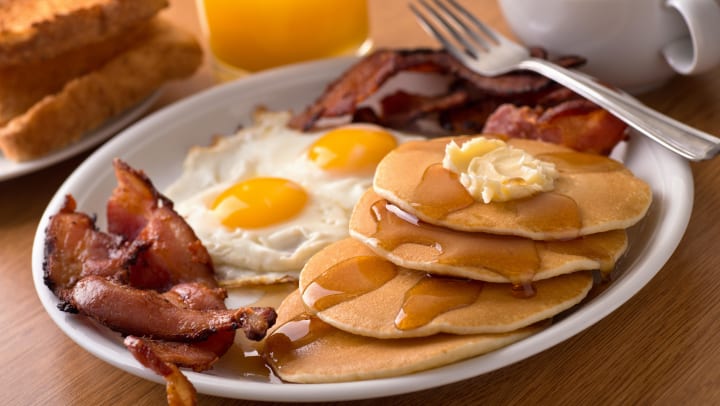 bacon eggs and pancakes | breakfast restaurants in Jacksonville