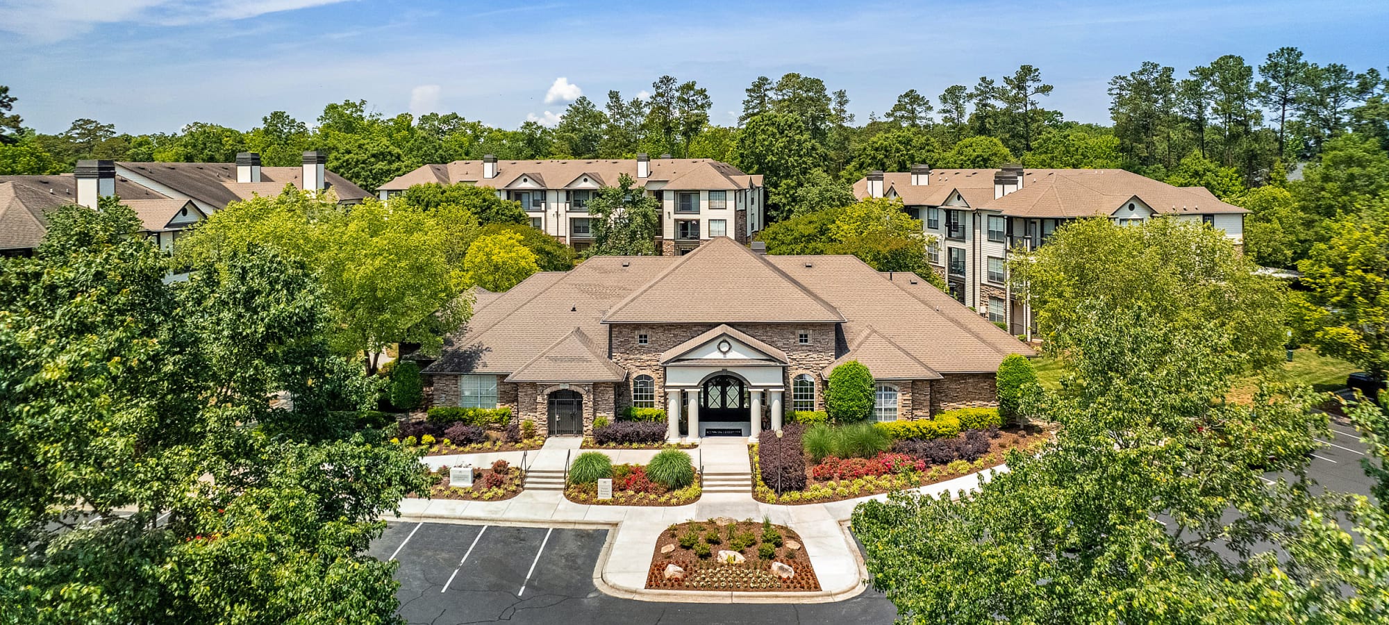 Schedule a tour of Marquis at Carmel Commons in Charlotte, North Carolina