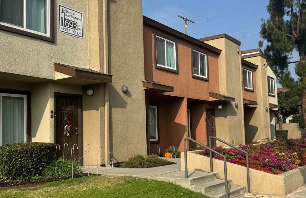 Exterior of an apartment building at Jefferson Cunningham Apartments in Los Angeles, California