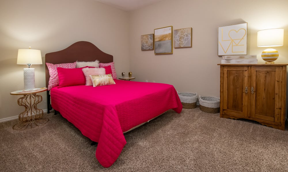 An apartment bedroom at Arbors of Pleasant Valley in Little Rock, Arkansas