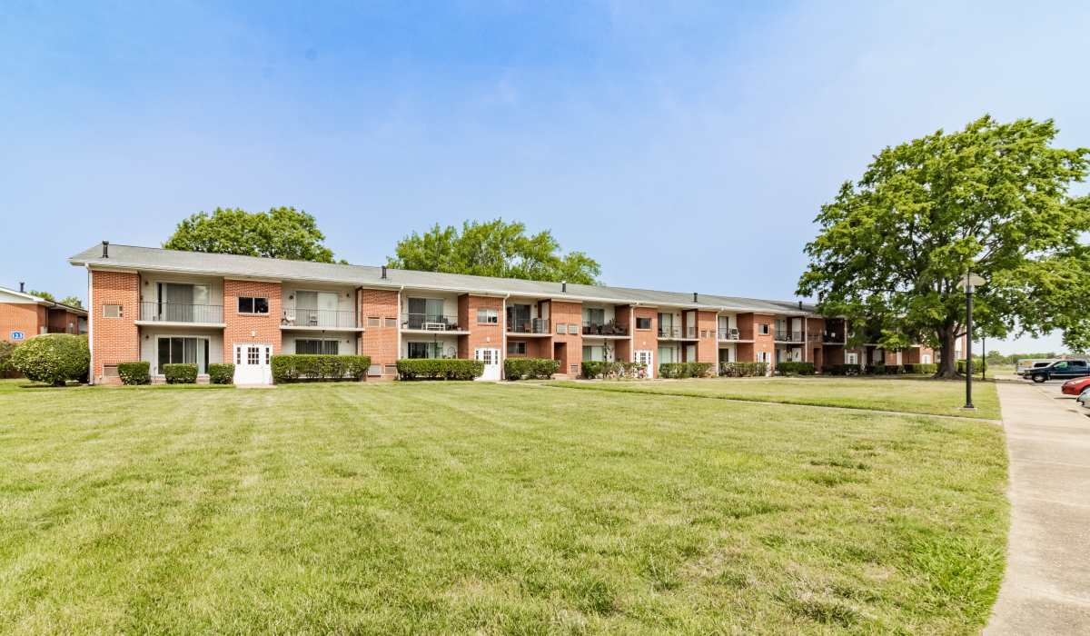 Apartments and lawn at Country Club Apartments in Hampton, Virginia
