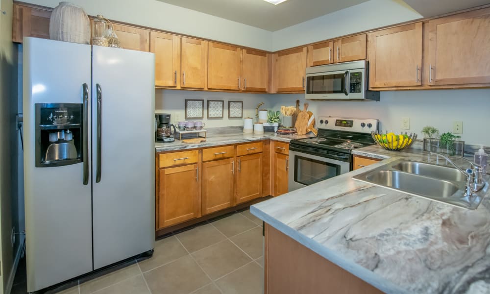Bright kitchen at Cascata Apartments in Tulsa, Oklahoma