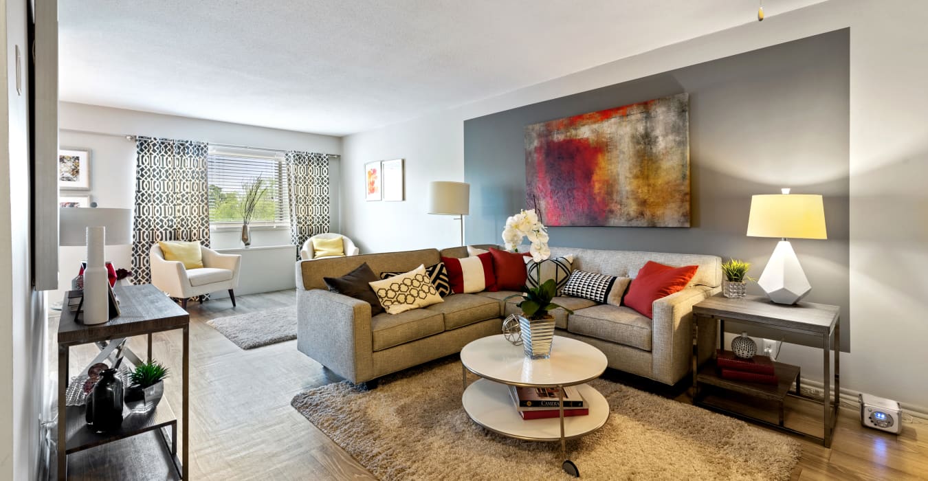 A spacious living room at Goldelm at 414 Flats in Knoxville, Tennessee